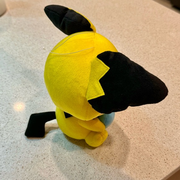 Pokemon Pichu Winking Eating Berry Plush Stuffed Animal Banpresto - Picture 4 of 6